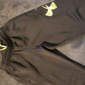 5 pr. Underarmour sweats